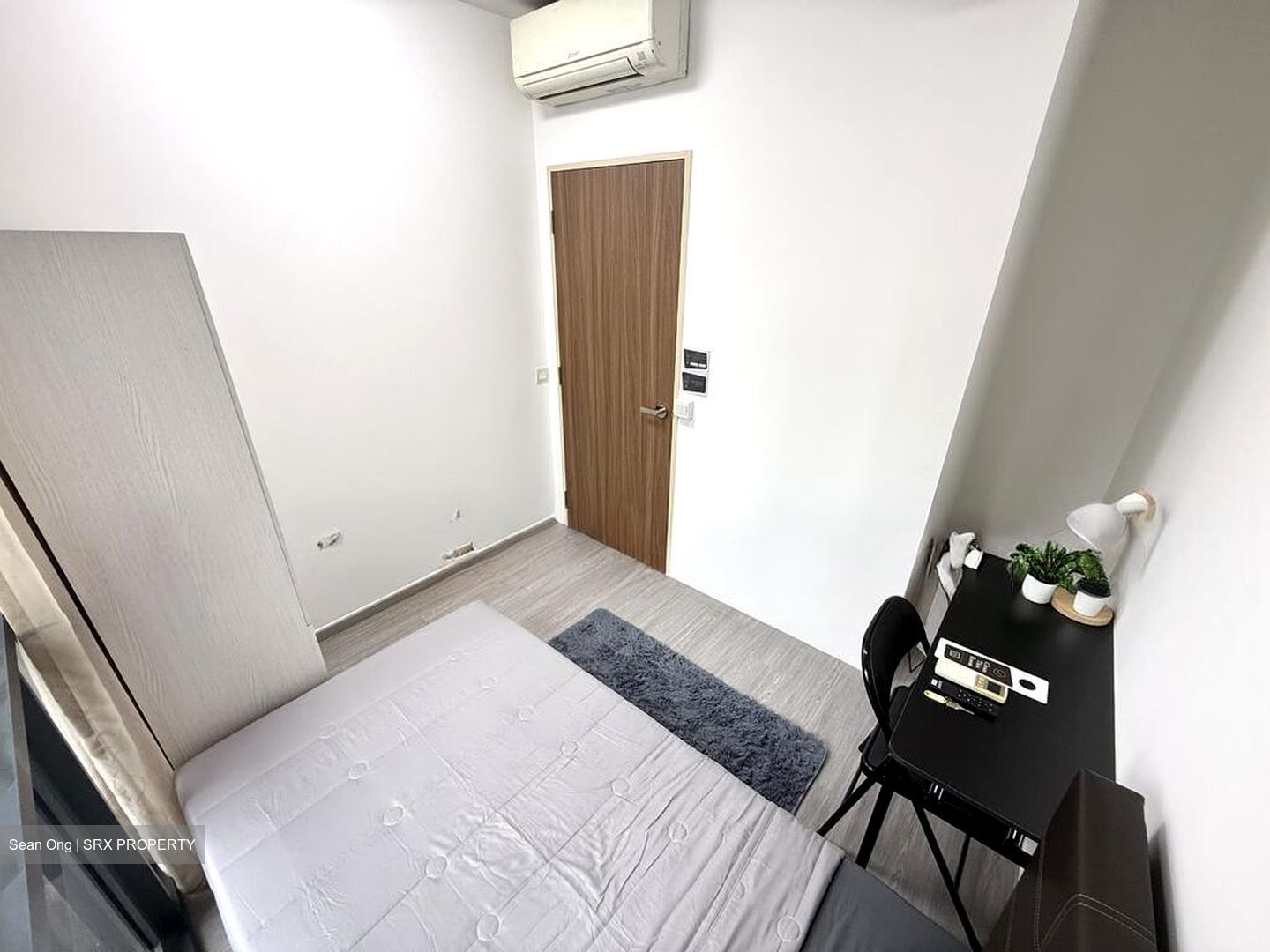 The Lakefront Residences (D22), Condominium #500392401